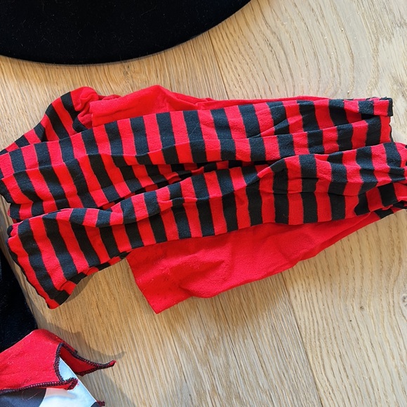 Girls Polka Dot Witch Costume (5 piece set including shoes) - Picture 4 of 8